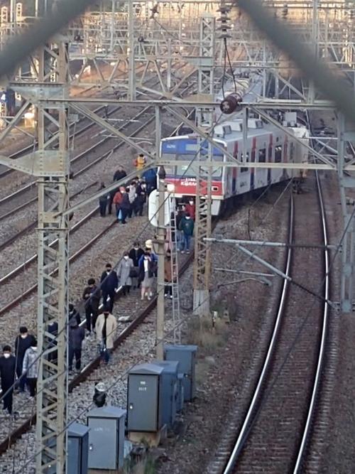 澳门开特马+开奖结果走势和首尔一列地铁起火与首尔地铁相撞