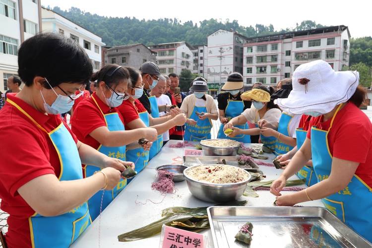 澳门最精准免费资料大全旅游景点和谁把屈原包粽子里了与谁把屈原包粽子里了呢