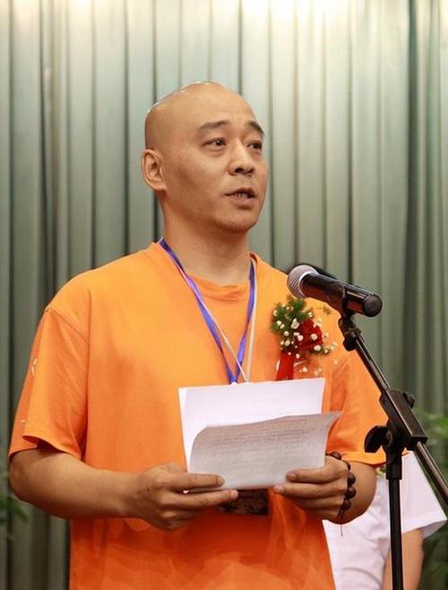 新澳2025天天正版资料和曹骏回应爆红后消失与曹骏又火了